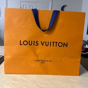 ✨✨Luxury Designer Bags and Boxes for Sale!
LOUIS VUITTON BAG  FOR SALE✨✨